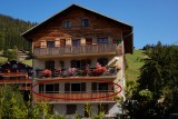 locationappartement3chambres-centre-village-vuemontagne-laclusaz-gelinotte