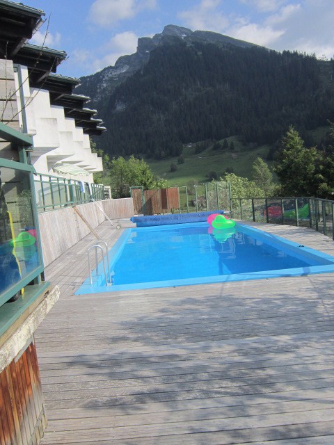 accès piscine ARAVIS1500chablis-pieddespistes-location3pièces