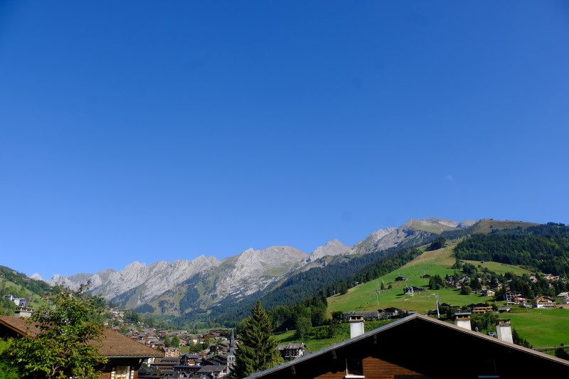 clairdelune-vuearavis-surpistes-laclusaz